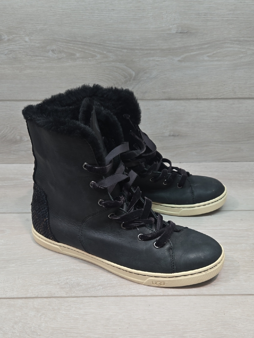 UGG Women's  Pure High Top Leather Black Lace-Up Sneaker Boots Shoes Sz 9